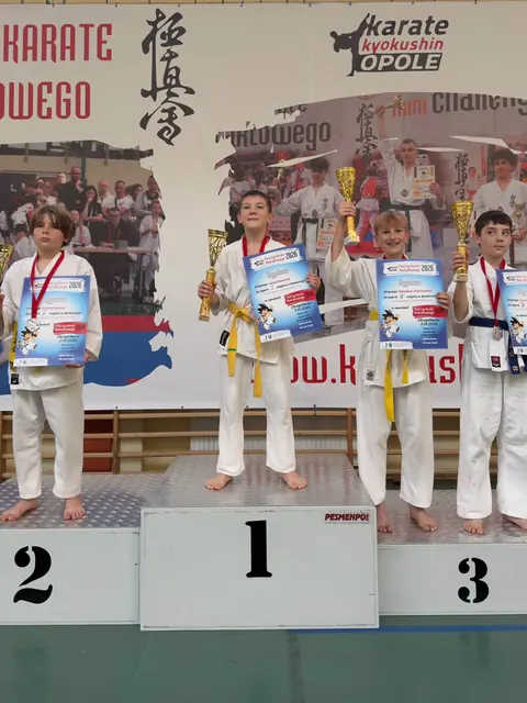 Zawodnicy klubu na podium ligi karate