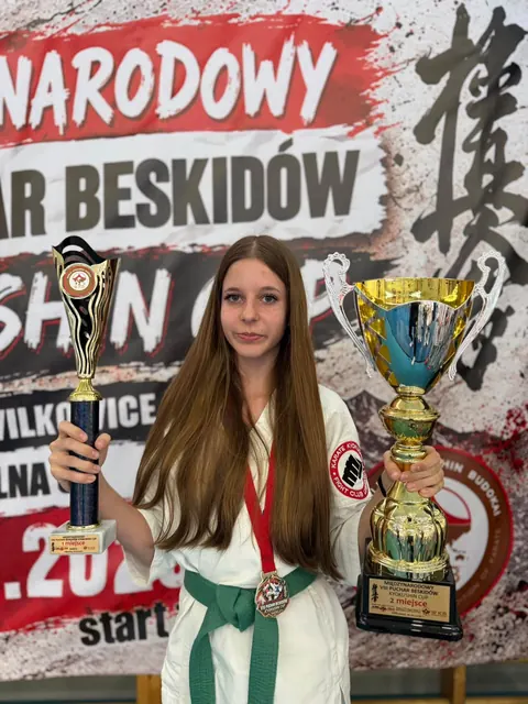 Zawodniczka z pucharem Pucharu Beskidów